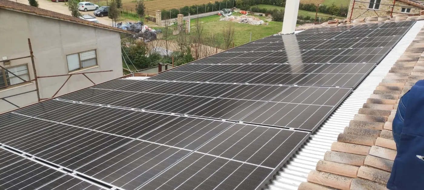 Impianto fotovoltaico su tetto in provincia di Modena