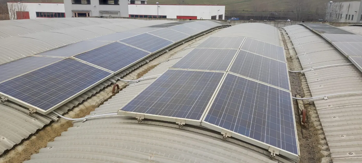 Impianto fotovoltaico su copertura industriale a Parma