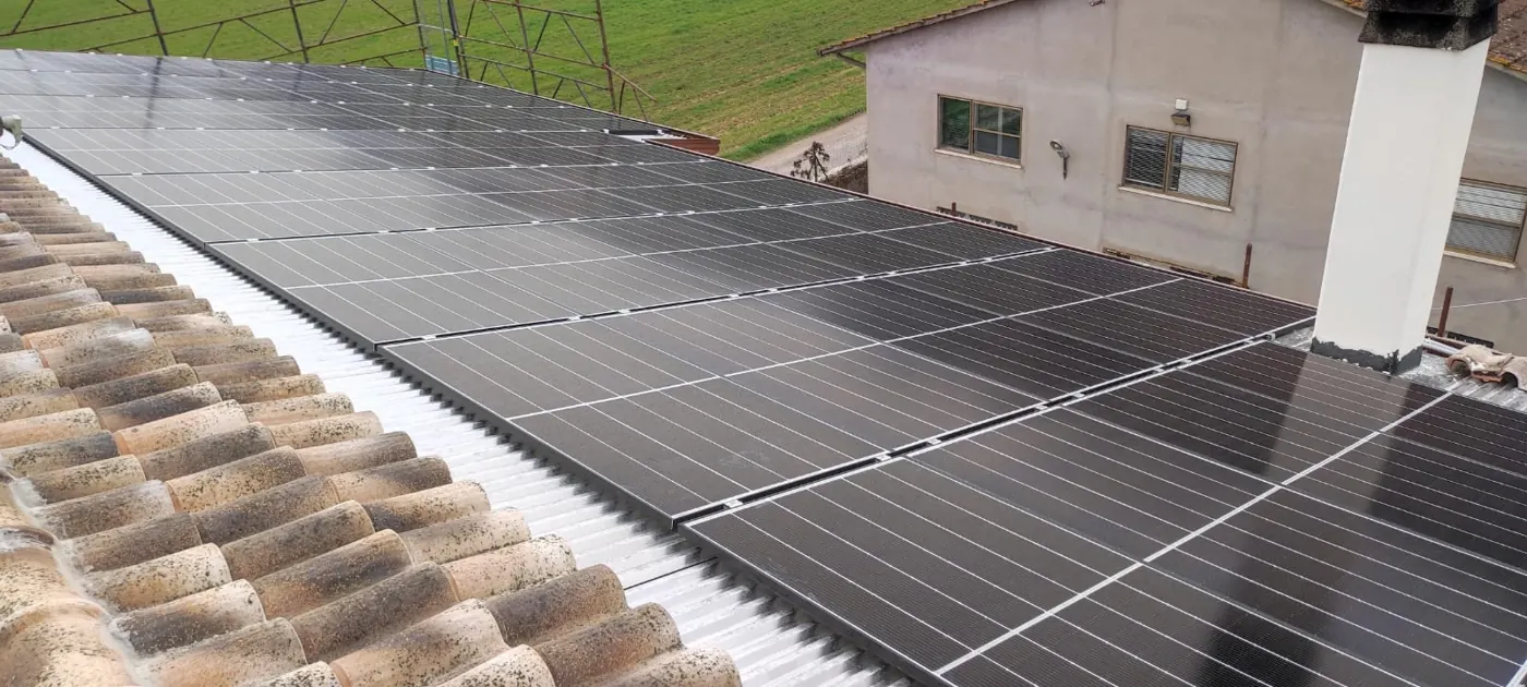 Impianto fotovoltaico su tetto in coppi a Rubiera